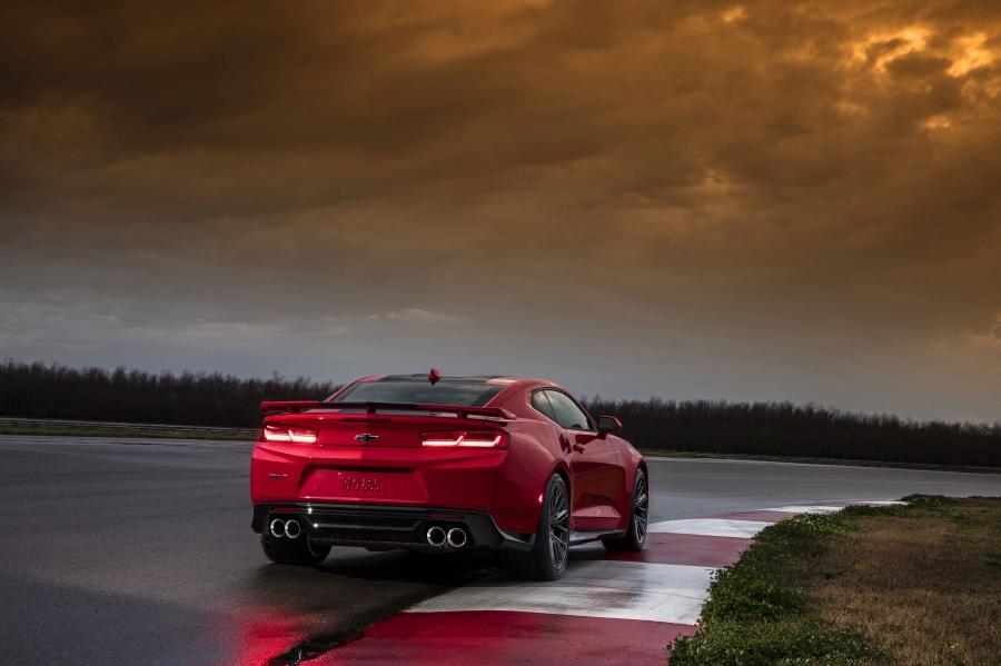  Chevrolet Camaro ZL1 2016 года  (фото 33 из 38)